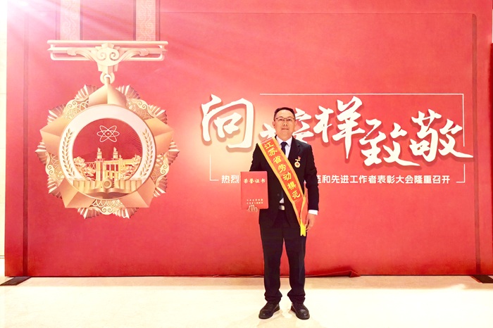 1778141389910953.jpg 闵瑞700.jpg